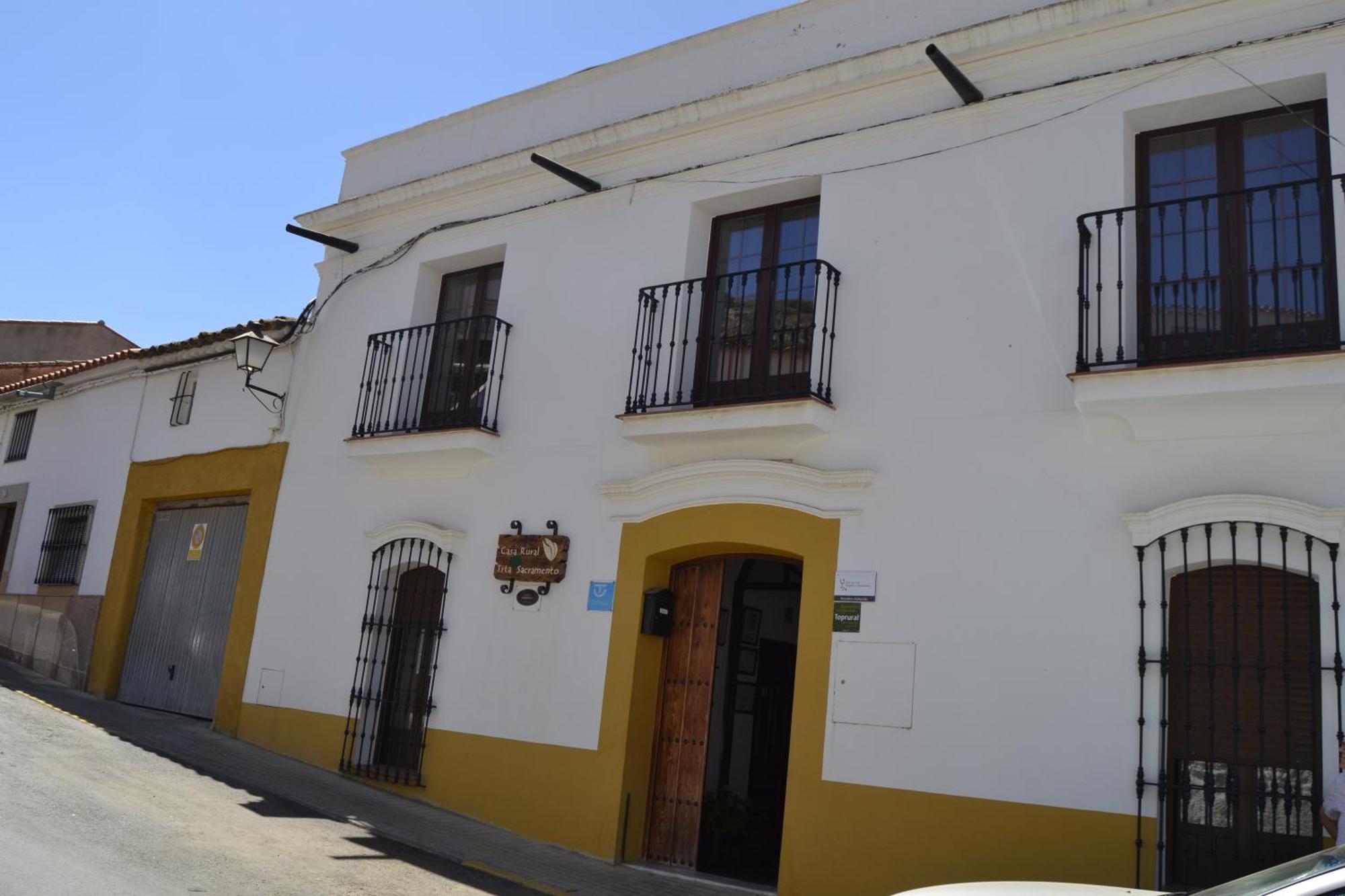 Casa Rural Tita Sacramento Hornachos Eksteriør billede